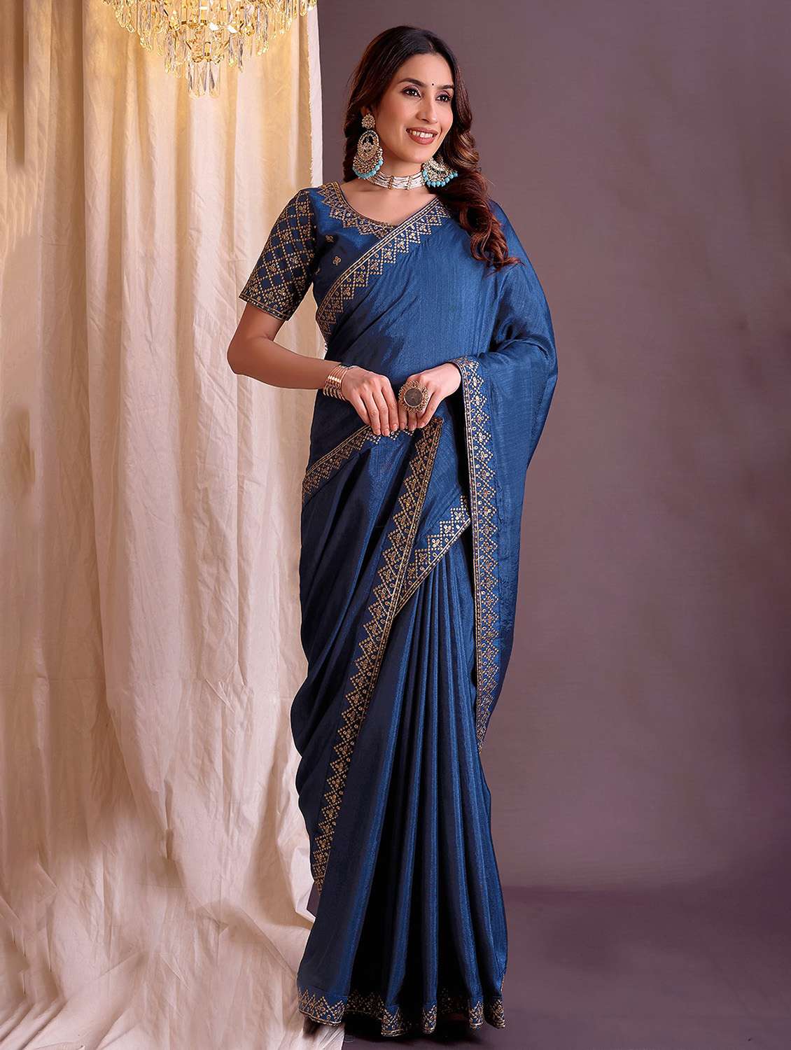 women solid with bordered saree with blouse