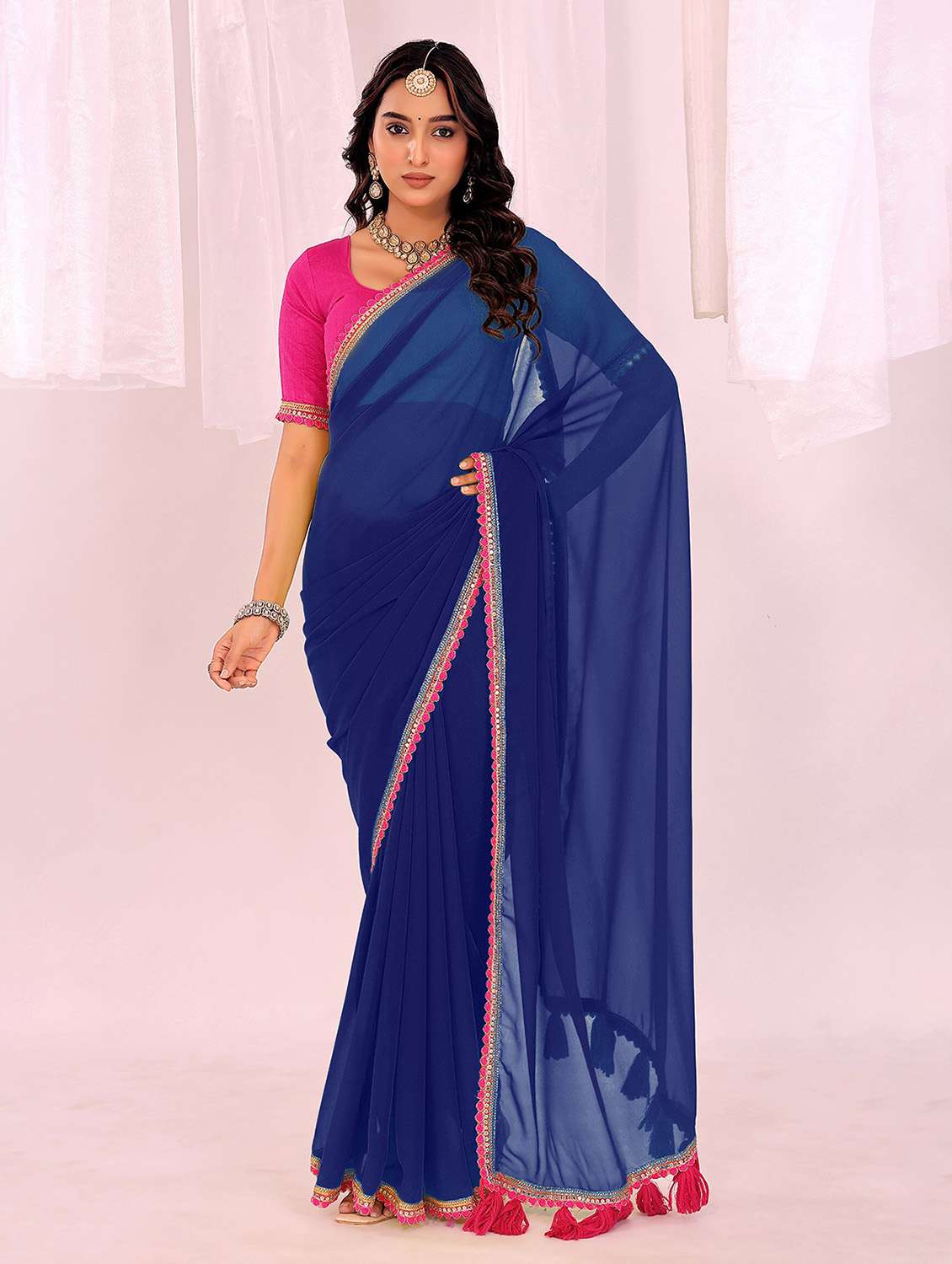women solid with bordered saree with blouse