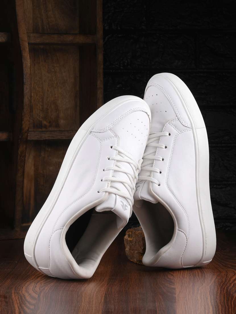 men white lace up sneaker