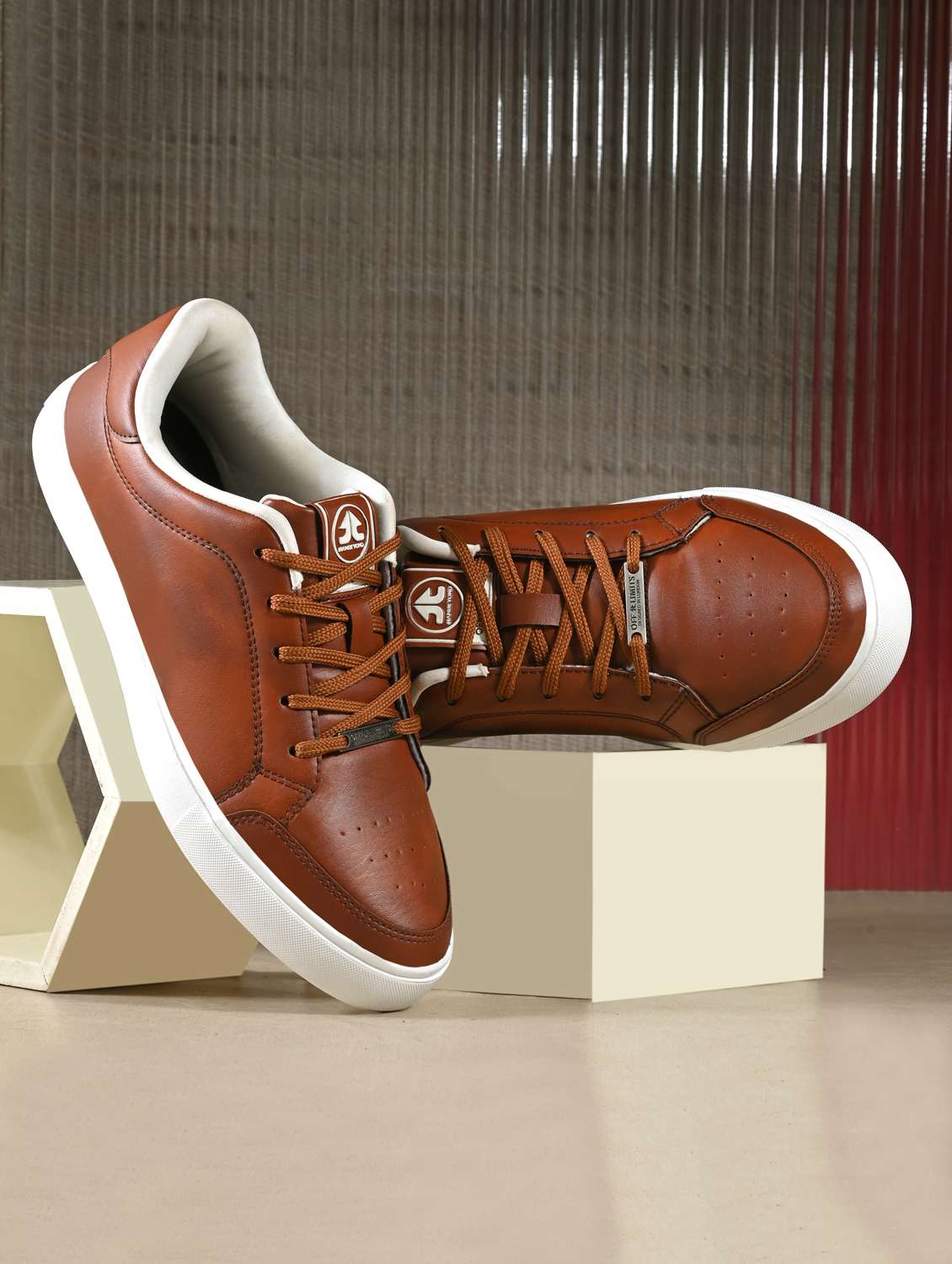 men tan lace up sneaker