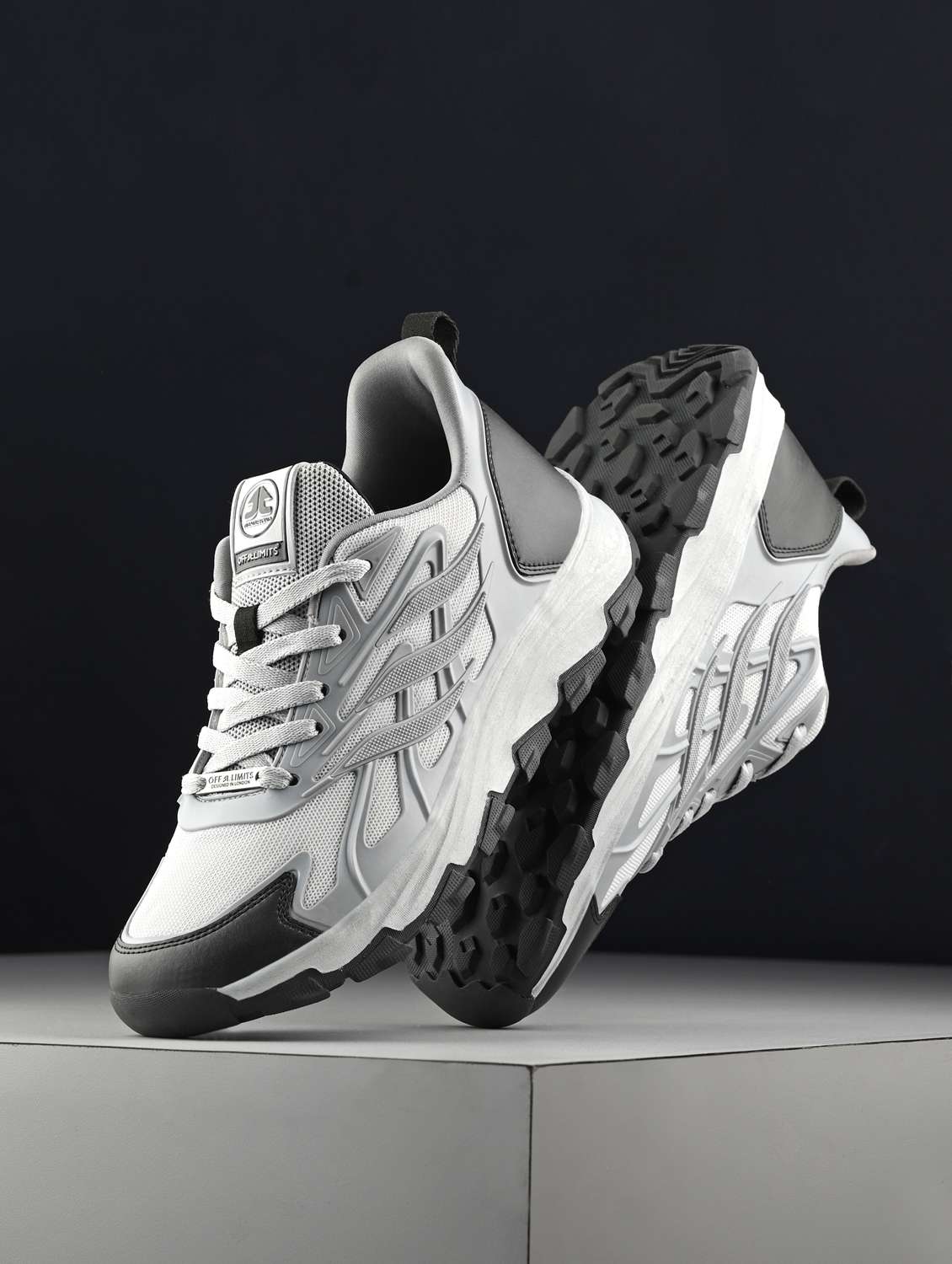 men greylace up sport shoe