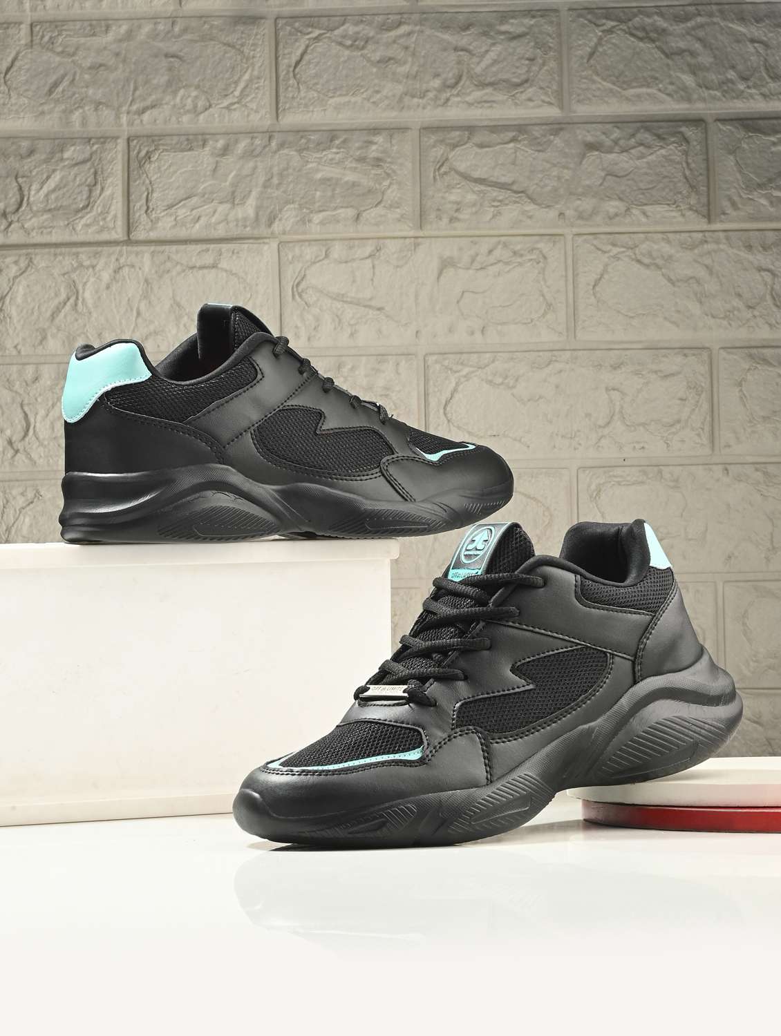 men black lace up sport shoe