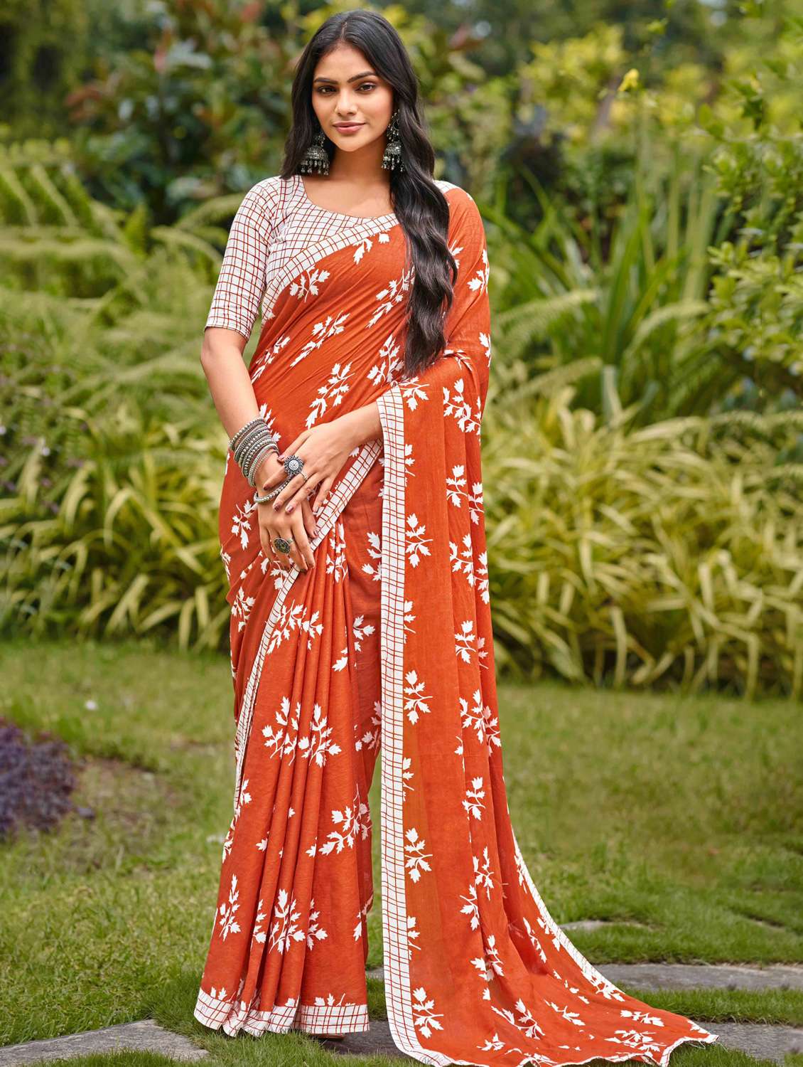 women printed casual wear saree with blouse