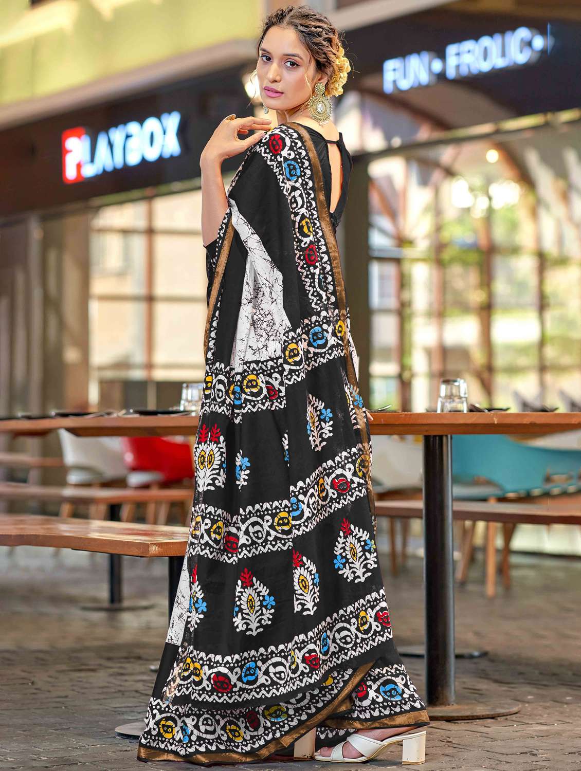 Women Printed Casual Wear Saree With Blouse