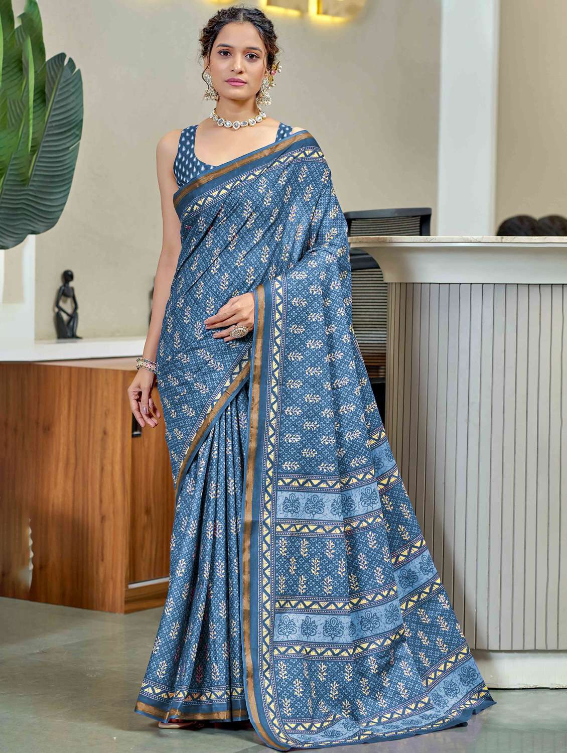 women printed casual wear saree with blouse