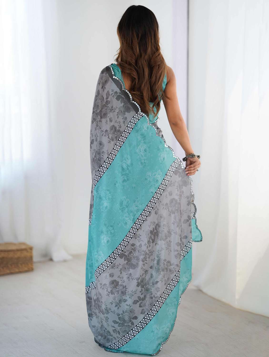 women floral printed saree with blouse - 22021438 - Standard Image - 2