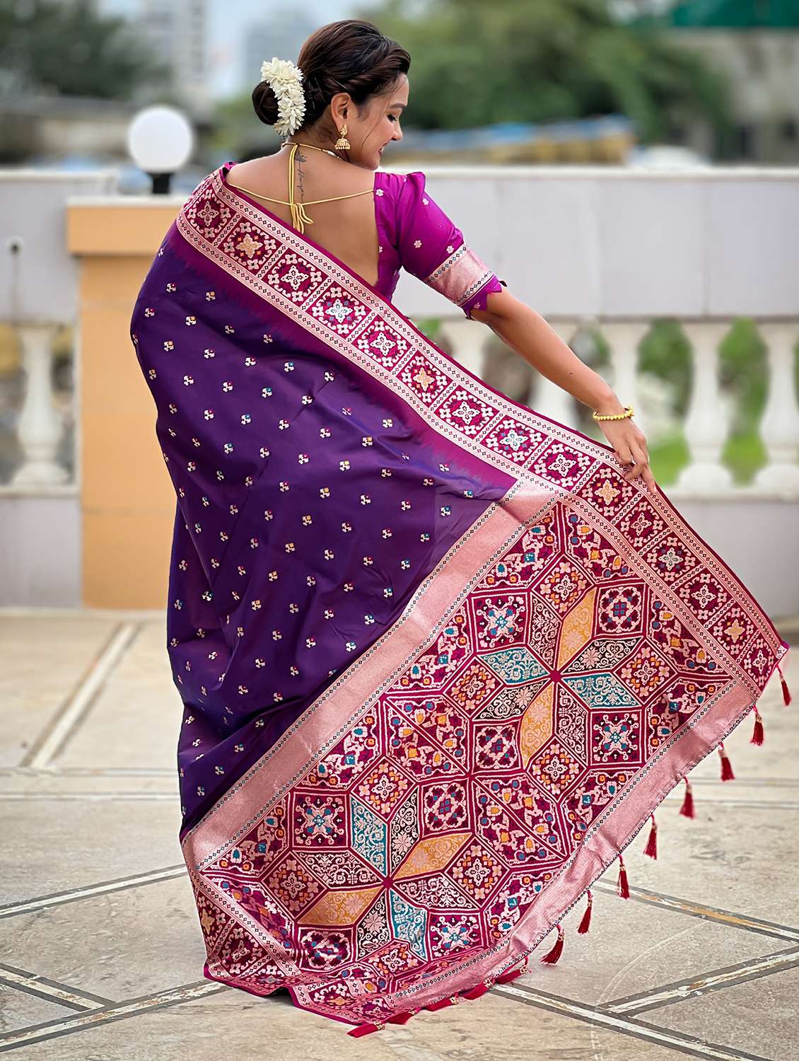 women self design banarasi saree with blouse - 22022384 -  Standard Image - 2
