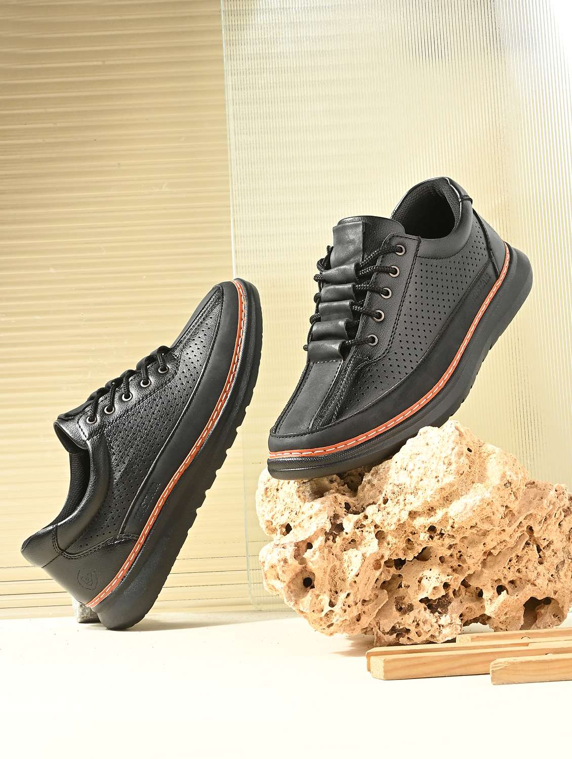 men solid black lace up sneaker