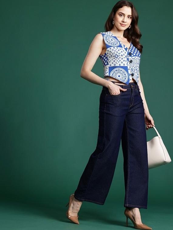 women printed sleeveless crop vest top - 22026172 - Standard Image - 2