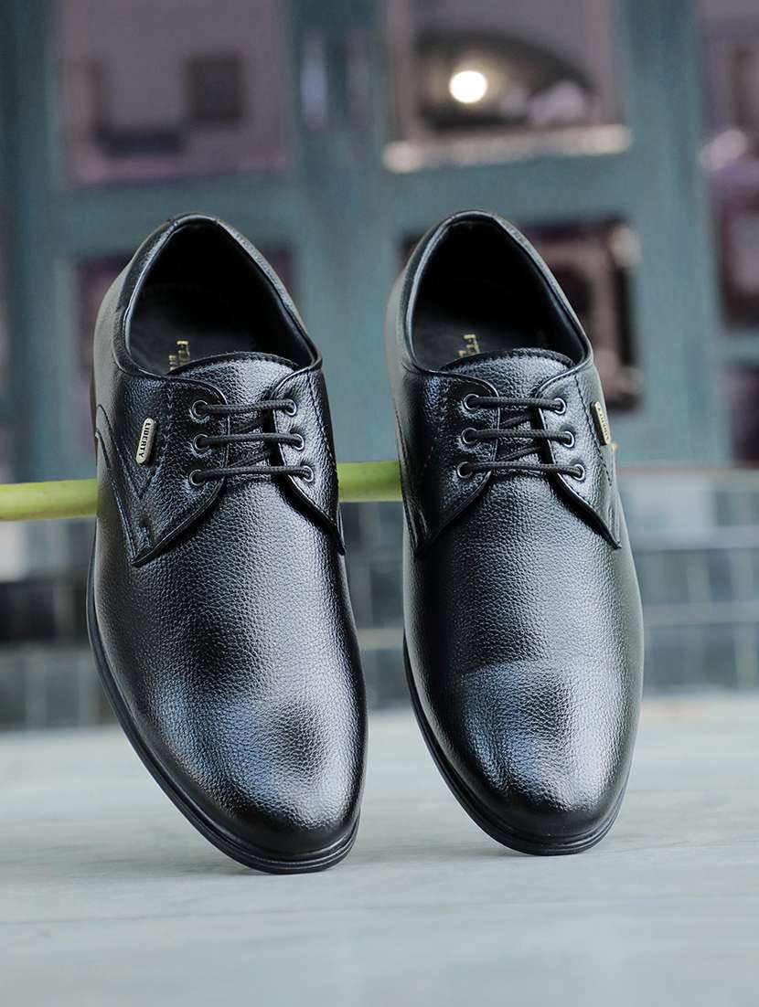men black lace-up derby