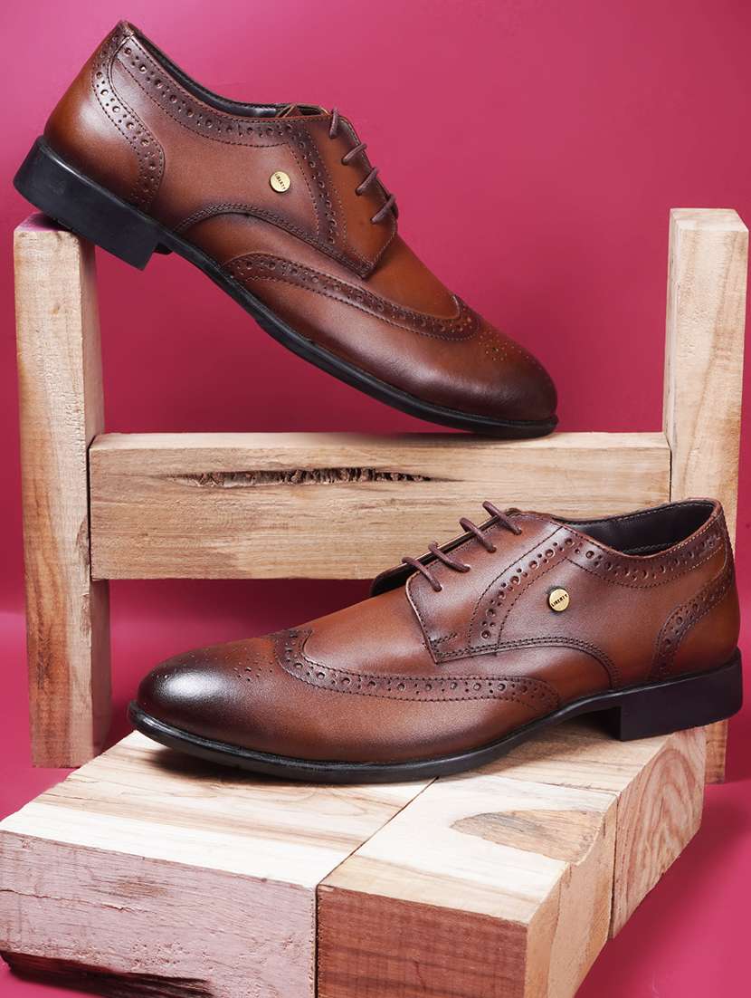 men tan lace-up brouge