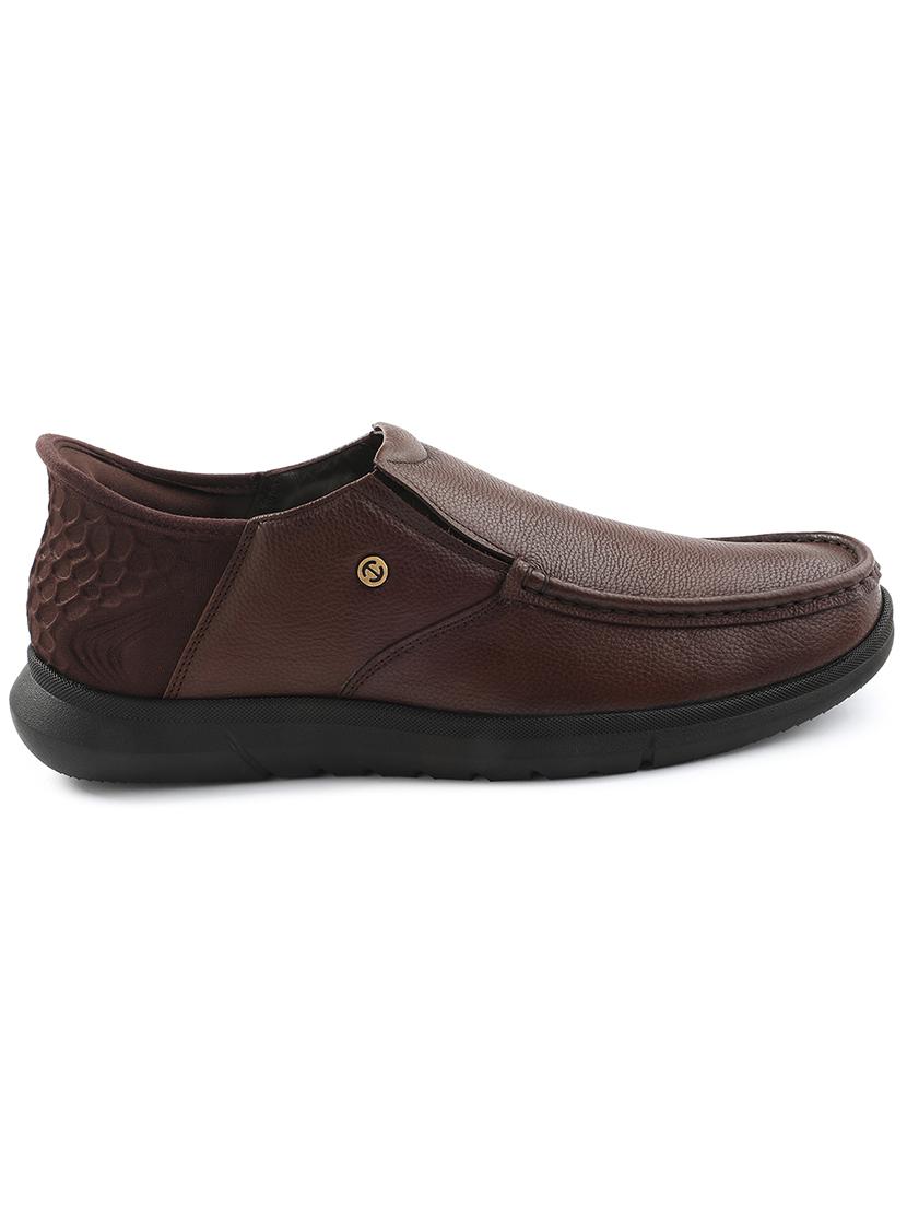 men solid slip on formal shoes - 22029248 - Standard Image - 2
