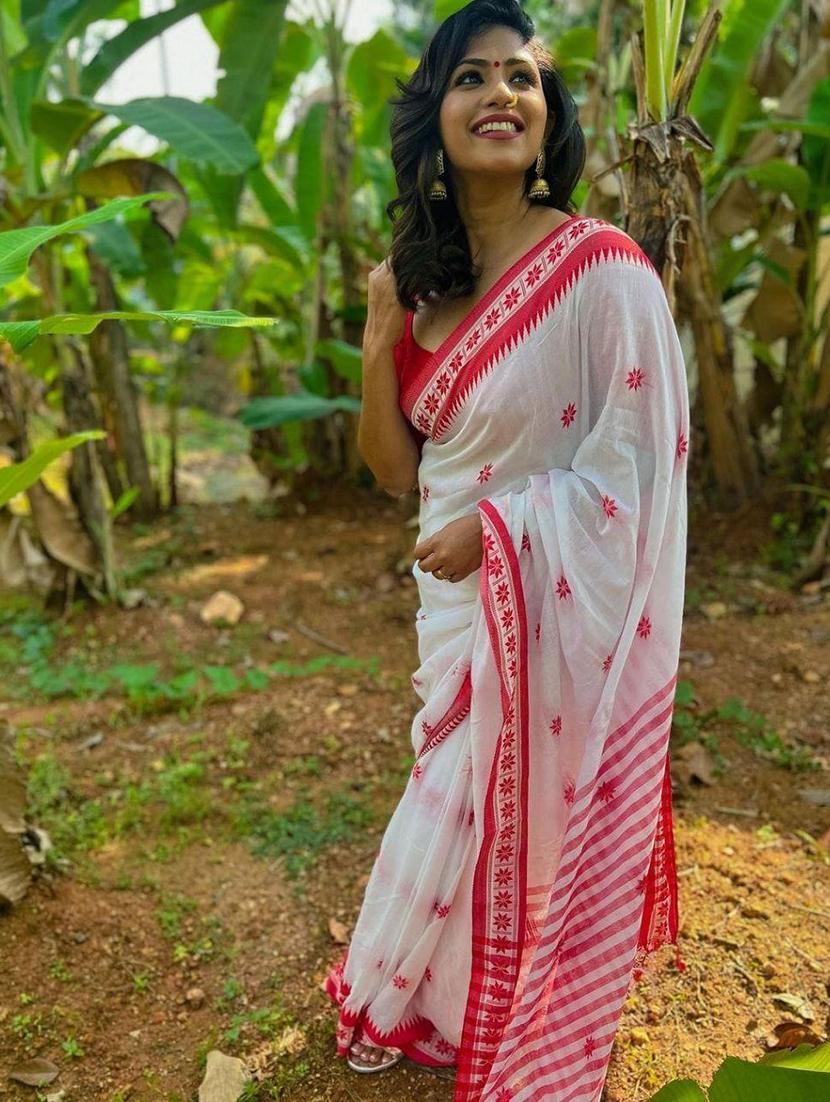 women self design handloom saree with blouse - 22029997 - Standard Image - 2