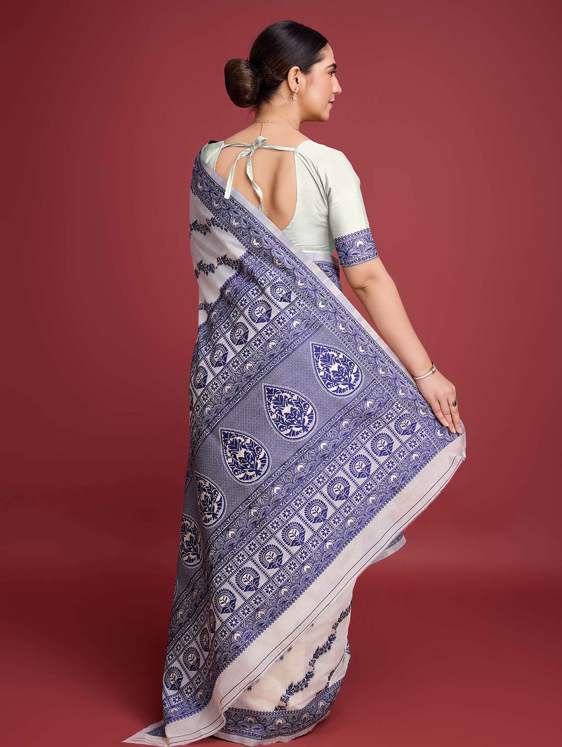 women self design bordered saree with blouse - 22030049 - Standard Image - 2