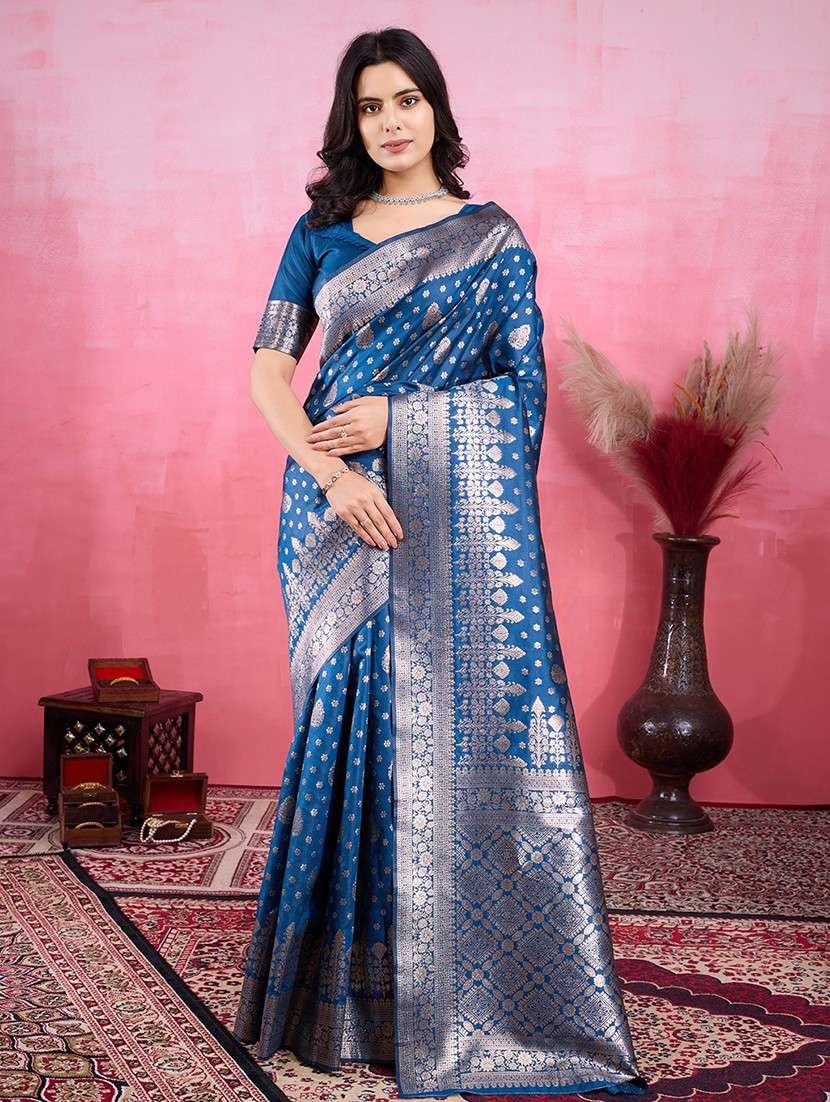 women self design banarasi saree with blouse