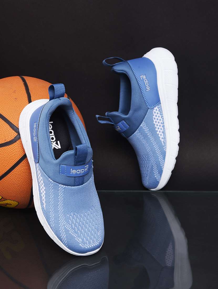 women solid slip on sports shoe