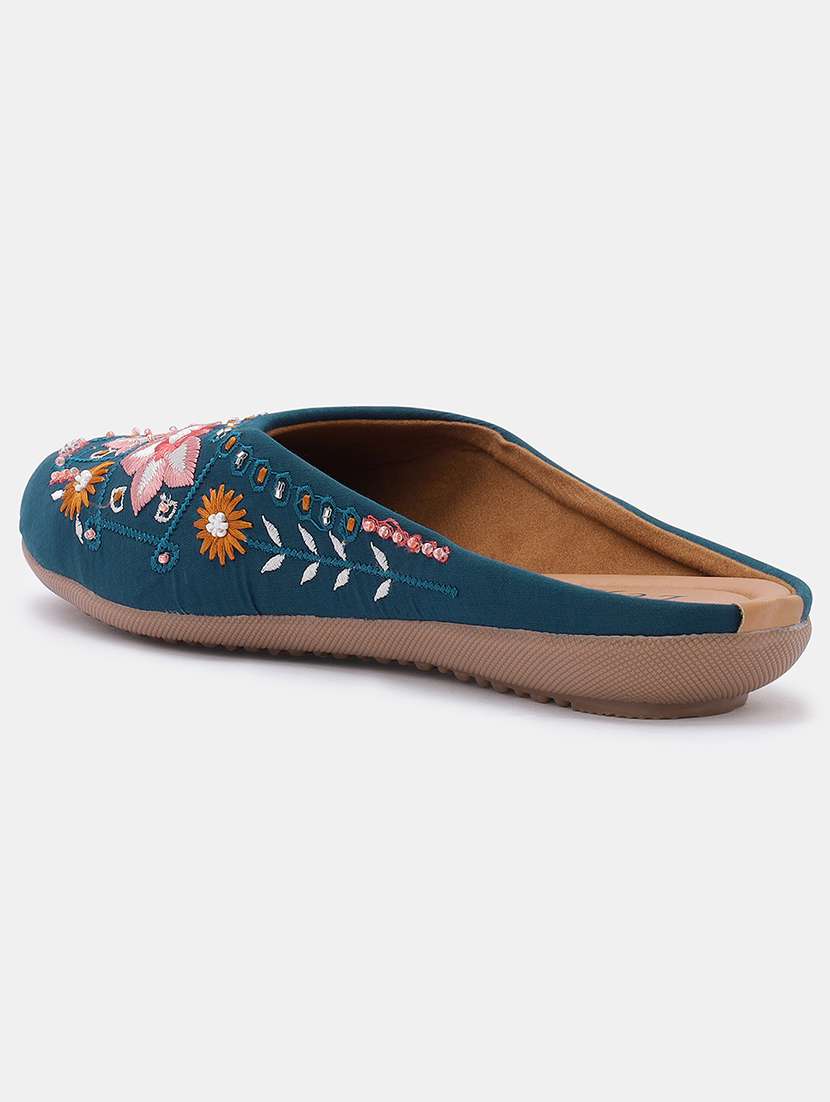 women embroidered slip on mojari - 22030801 - Standard Image - 2