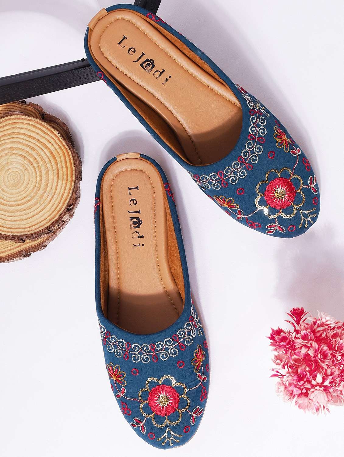 women embroidered slip on mojari