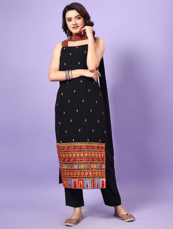 women embroidered sleeveless kurta pant with dupatta set - 22030992 - Standard Image - 2