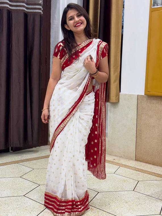 women self design bordered saree with blouse - 22031019 - Standard Image - 2