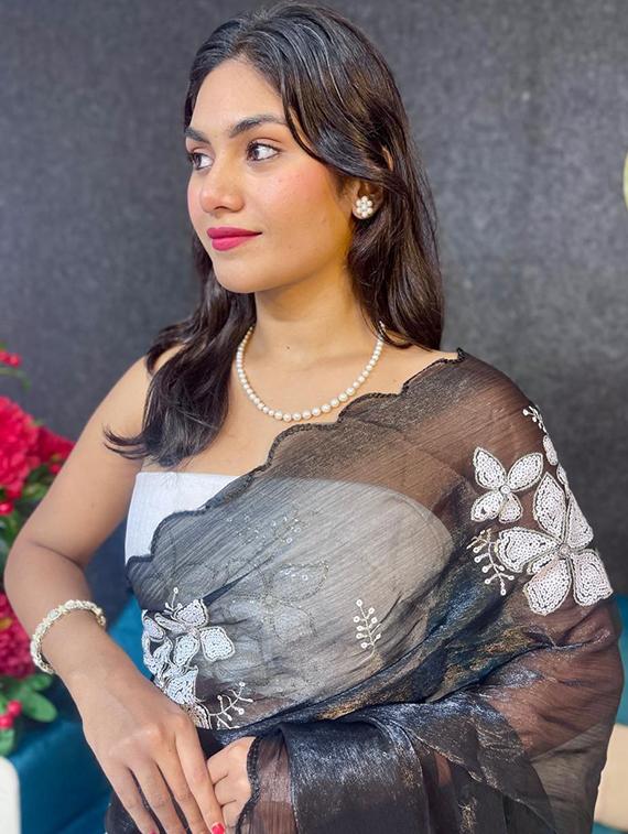 women solid with work embellished saree with blouse - 22031026 - Standard Image - 2