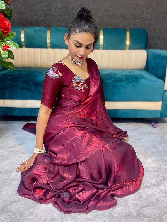 women solid plain saree with blouse - 22031047 - Standard Image - 2