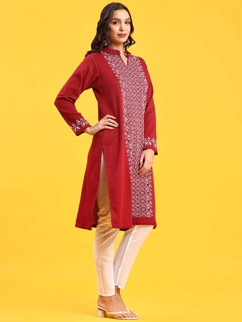 women self design long sleeve straight woolen kurta - 22031885 -  Standard Image - 2