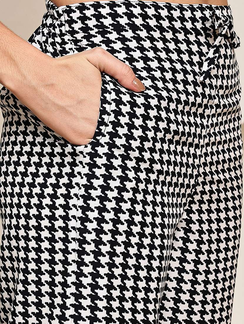 women printed top and trouser co-ord set - 22033423 -  Standard Image - 7