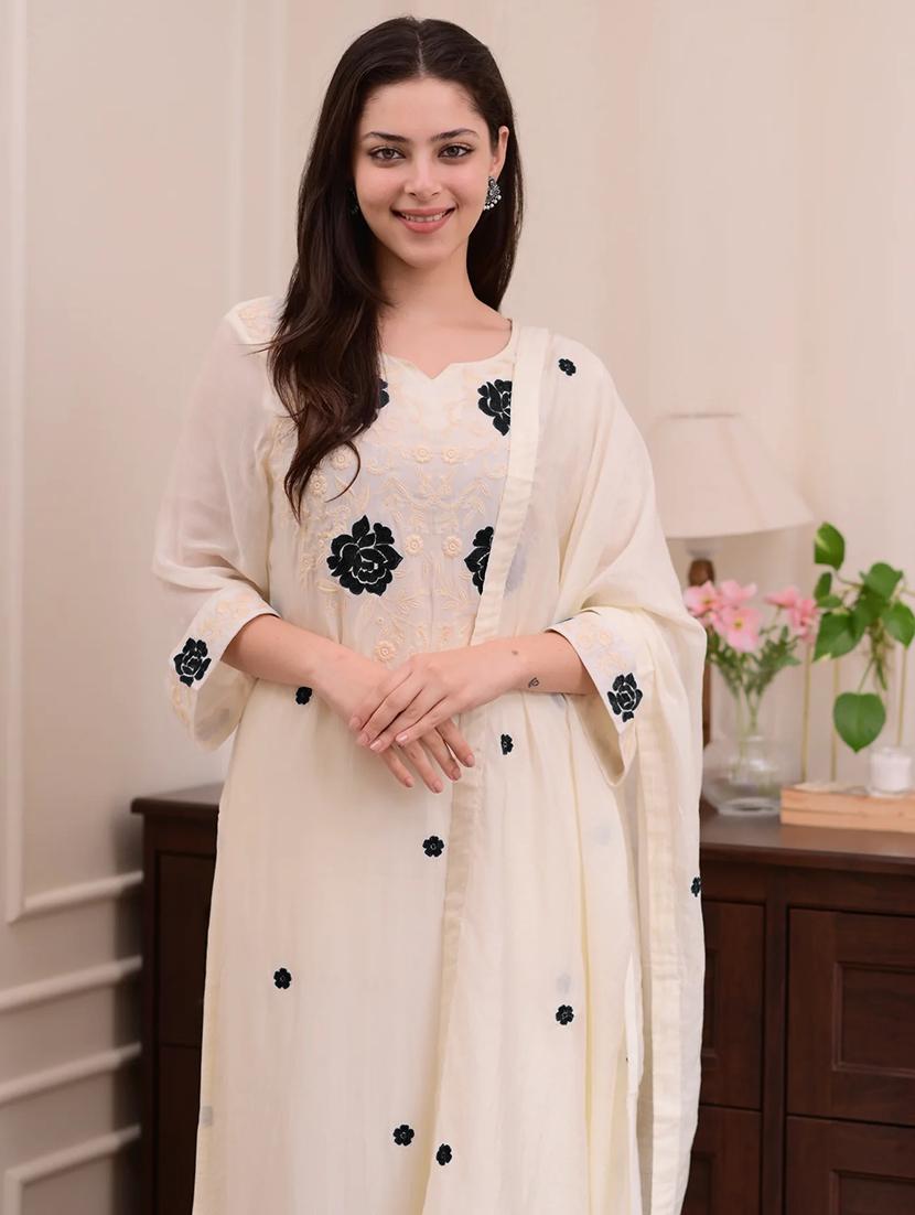 women embroidered three quarter sleeve kurta pant with dupatta set - 22035144 - Standard Image - 2