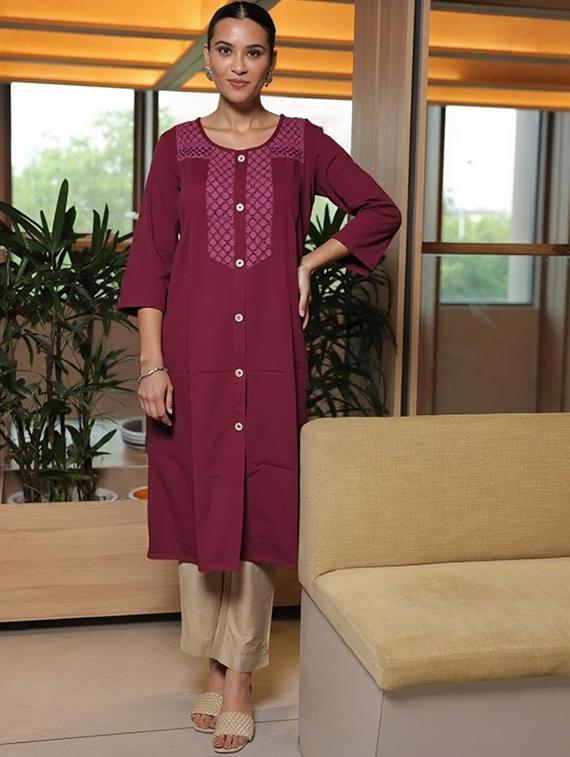women solid mandarin neck straight kurta - 22035226 -  Zoom Image - 0
