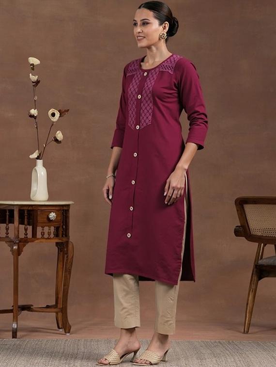 women solid mandarin neck straight kurta - 22035226 - Standard Image - 2