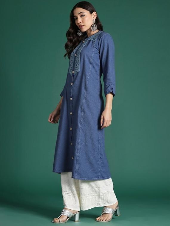 women solid three quarter sleeve straight kurta - 22035274 - Standard Image - 2