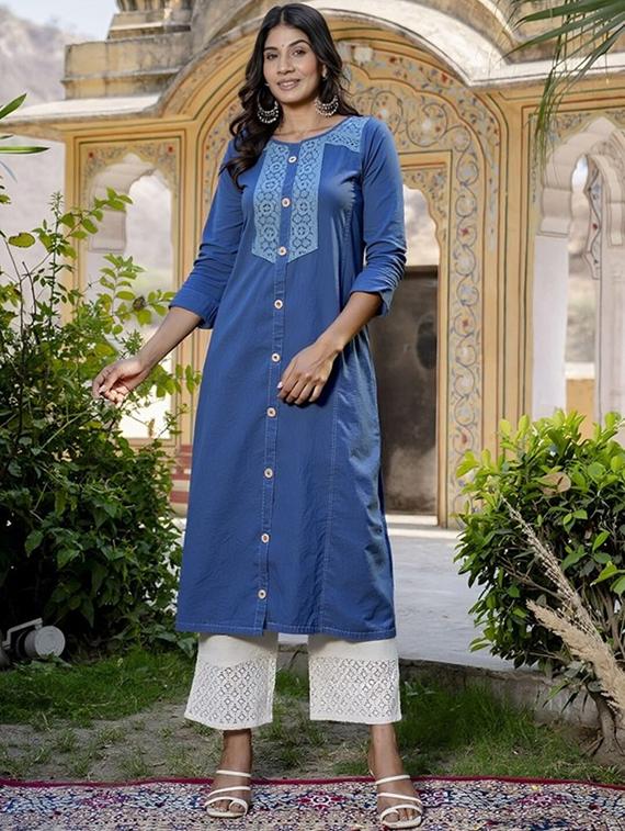 women solid three quarter sleeve straight kurta - 22035290 - Zoom Image - 0