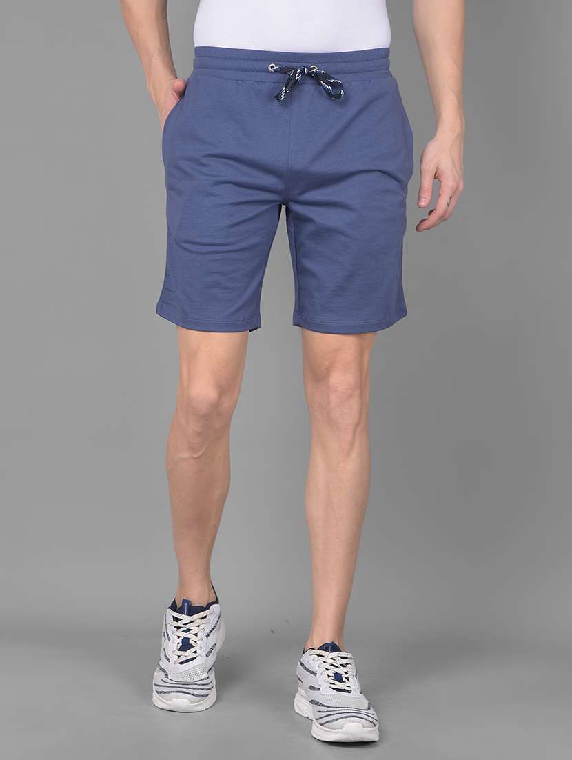 men tapered mid rise regular fit shorts