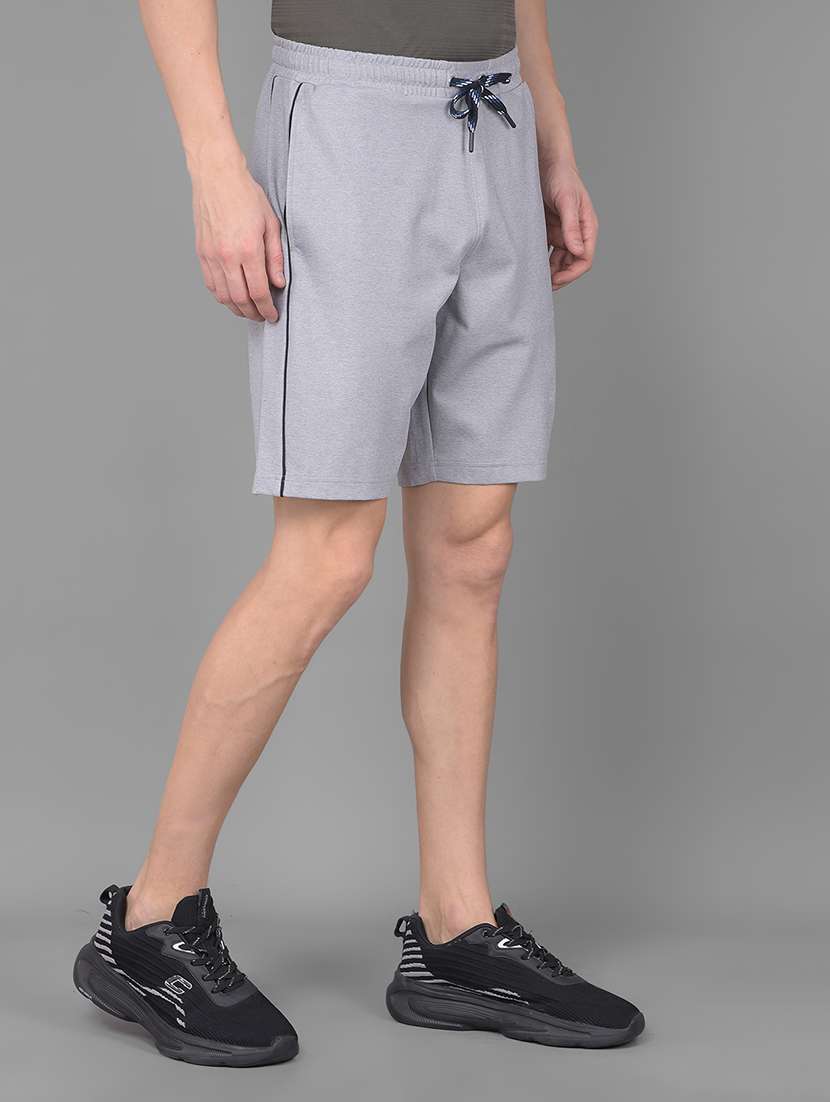 men solid mid rise regular fit shorts - 22035414 -  Standard Image - 2