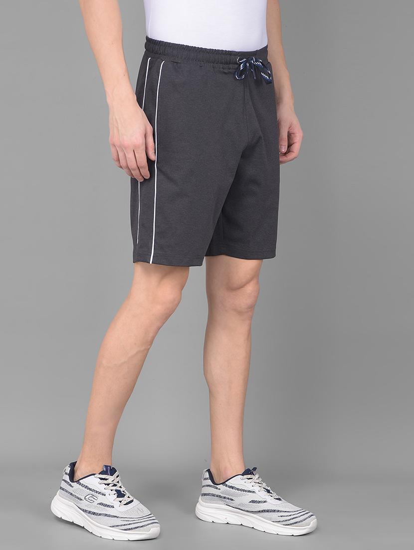 men solid mid rise regular fit shorts - 22035415 - Standard Image - 2