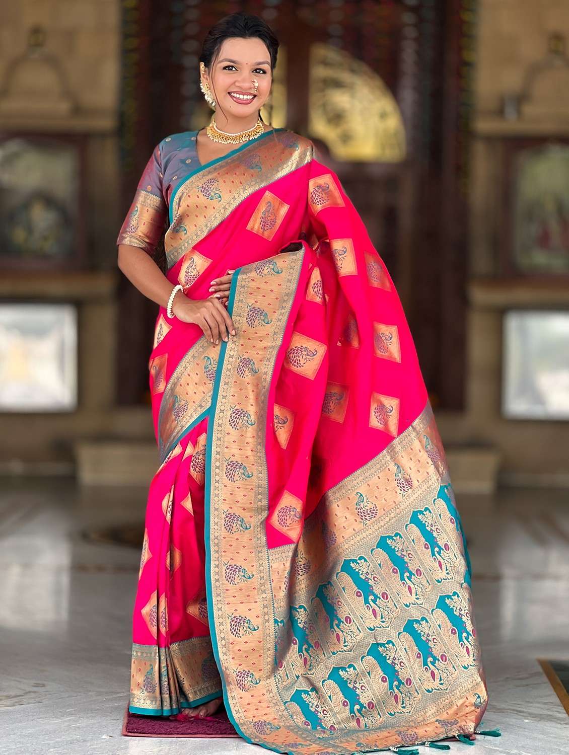 women self design banarasi saree with blouse - 22036578 - Zoom Image - 0