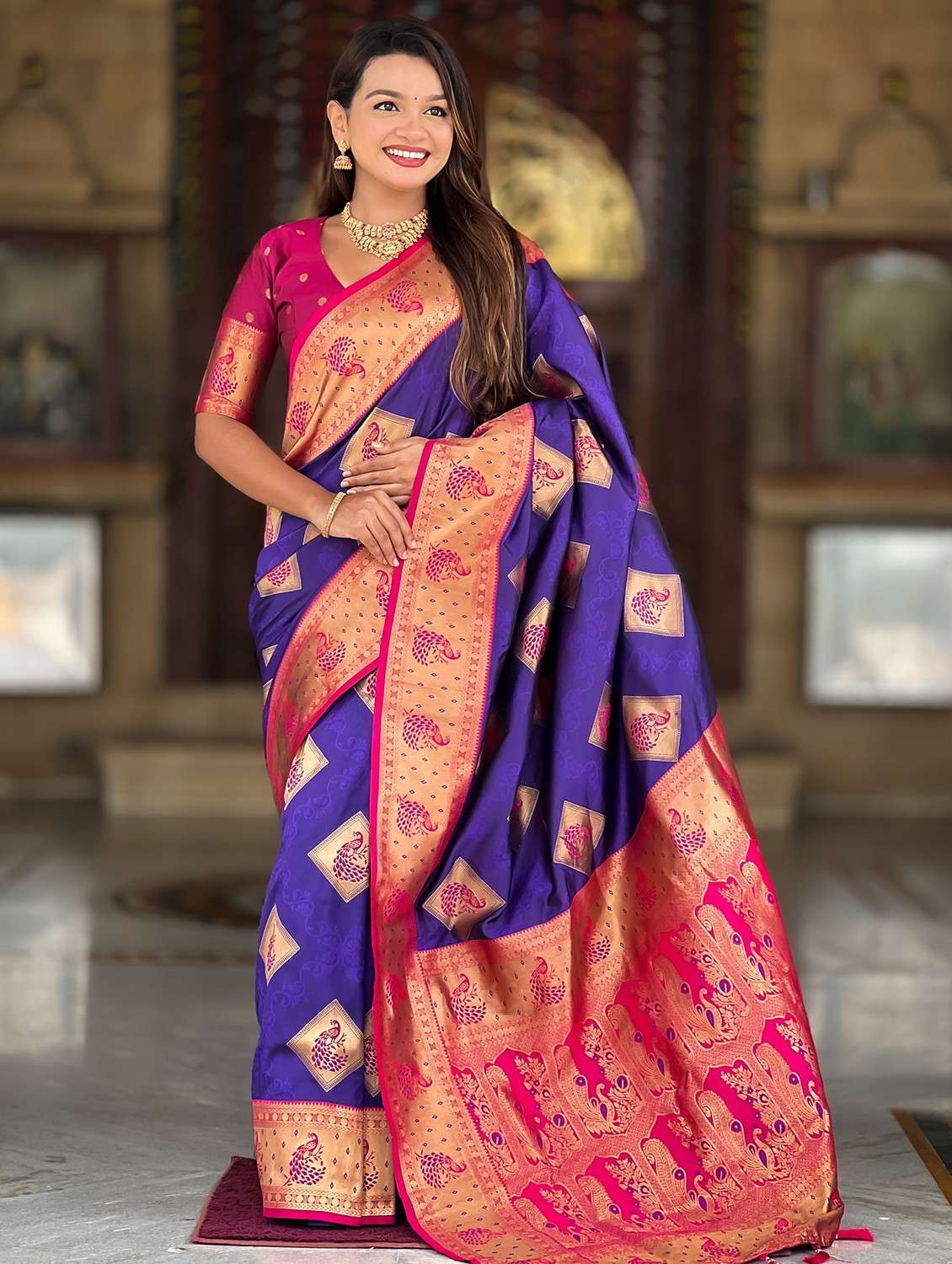 women self design banarasi saree with blouse - 22036579 - Zoom Image - 0