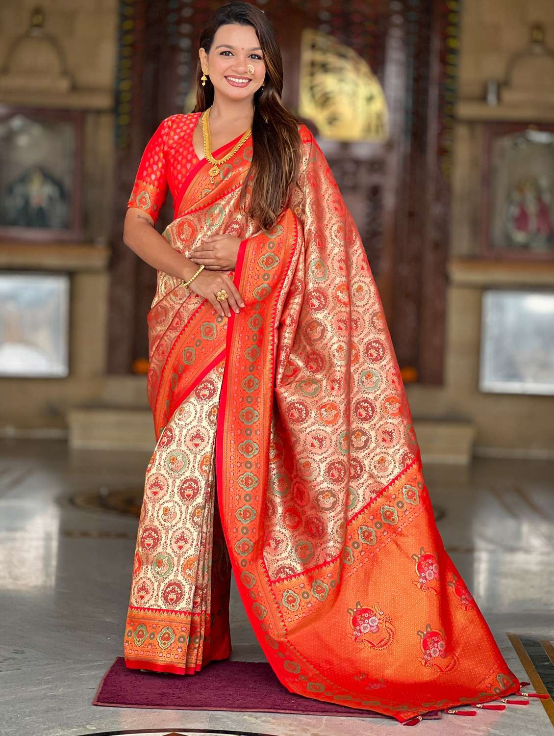 women self design banarasi saree with blouse - 22036583 - Zoom Image - 0