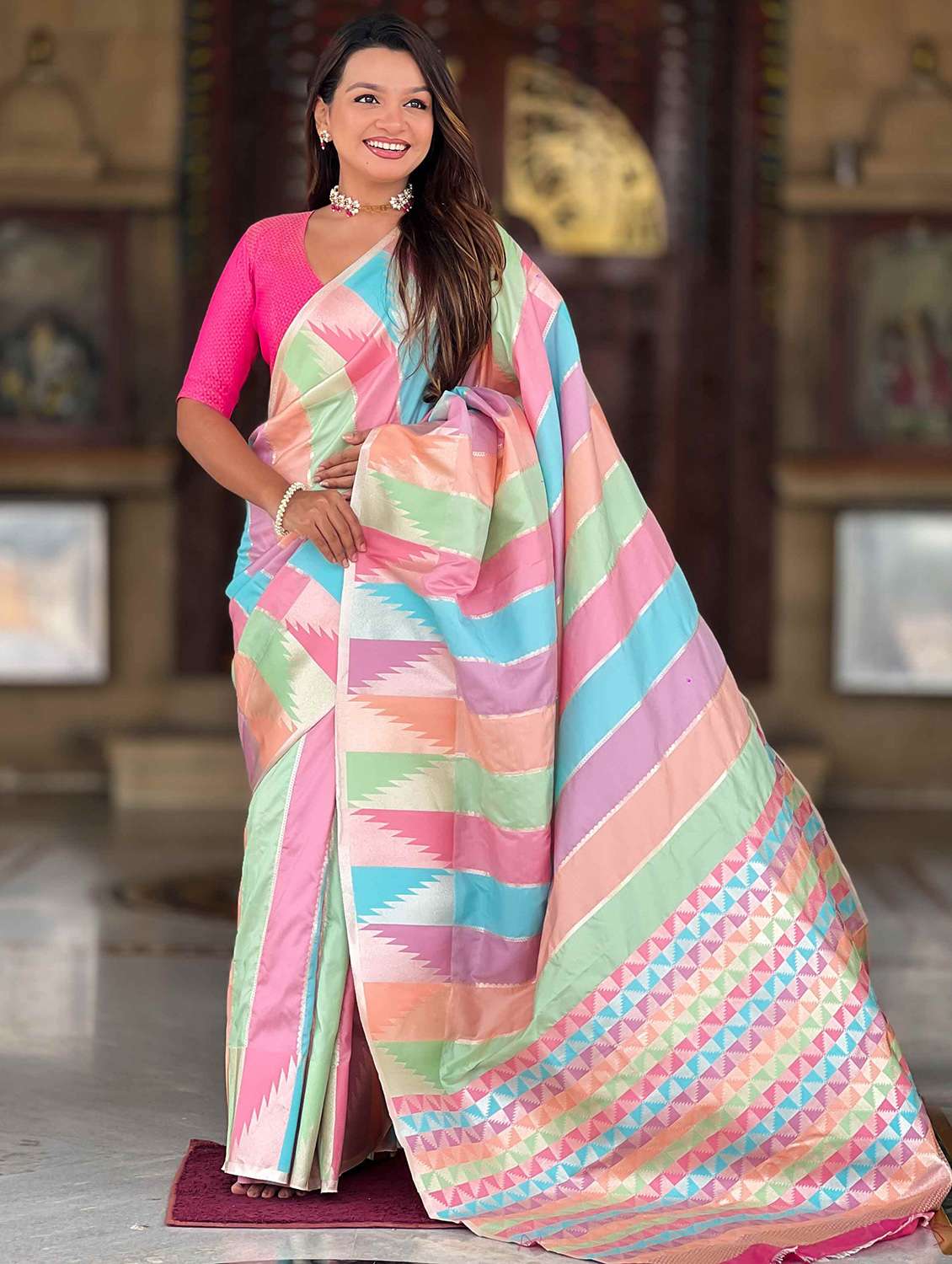 women self design banarasi saree with blouse