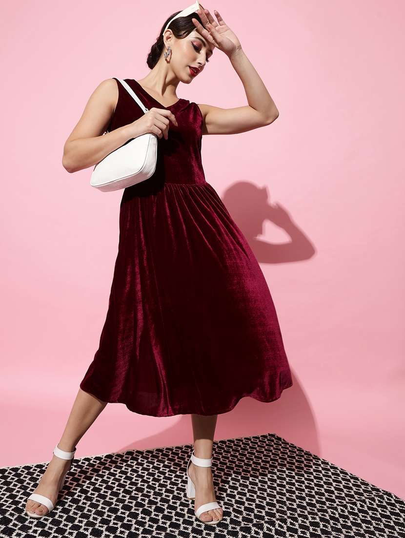 women solid sleeveless velvet fit & flare dress