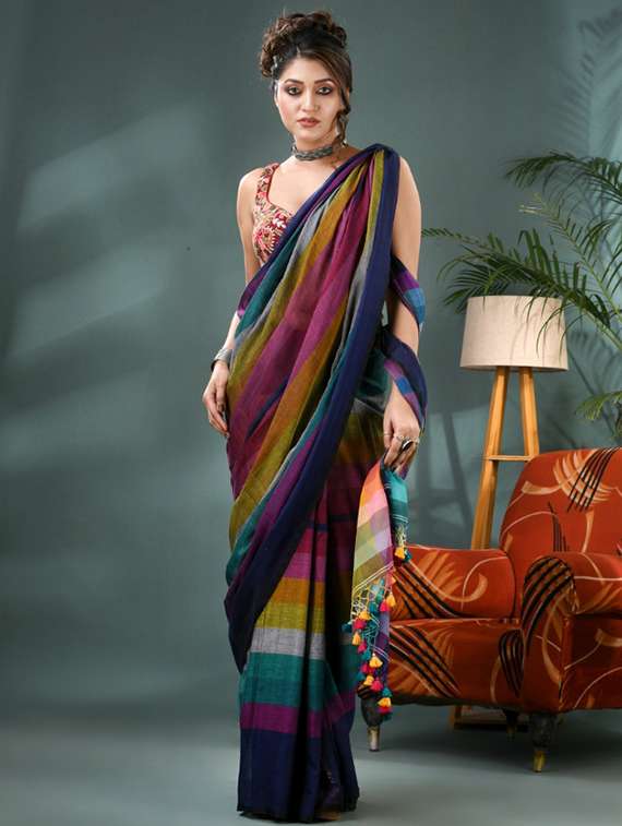 women striped handloom saree - 22036989 - Standard Image - 2
