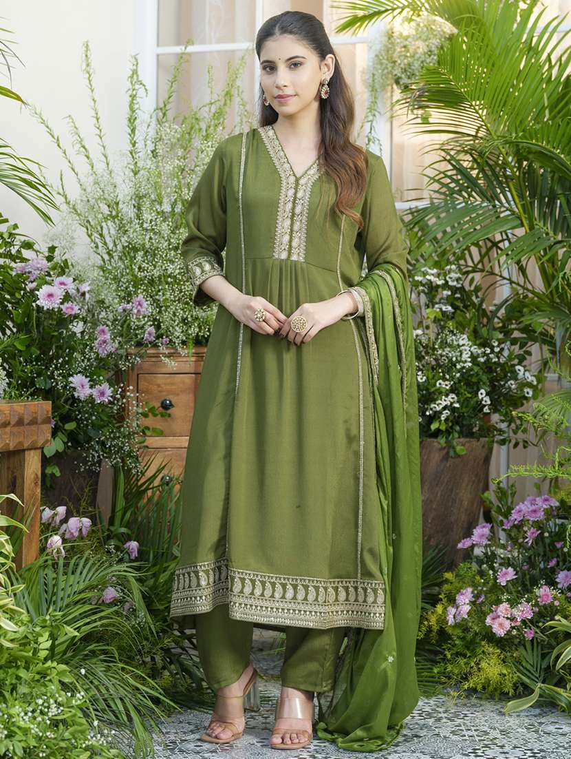 women embroidered kurta and pant with dupatta set