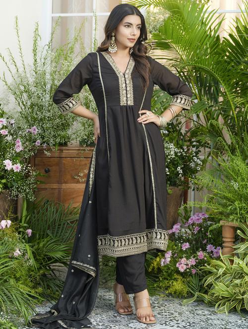 women embroidered kurta and pant with dupatta set - 22039772 - Standard Image - 0