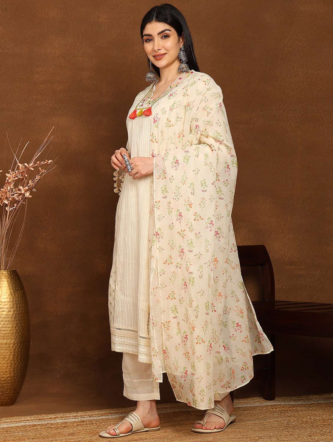 women embroidered kurta and pant with dupatta set - 22039779 - Standard Image - 2
