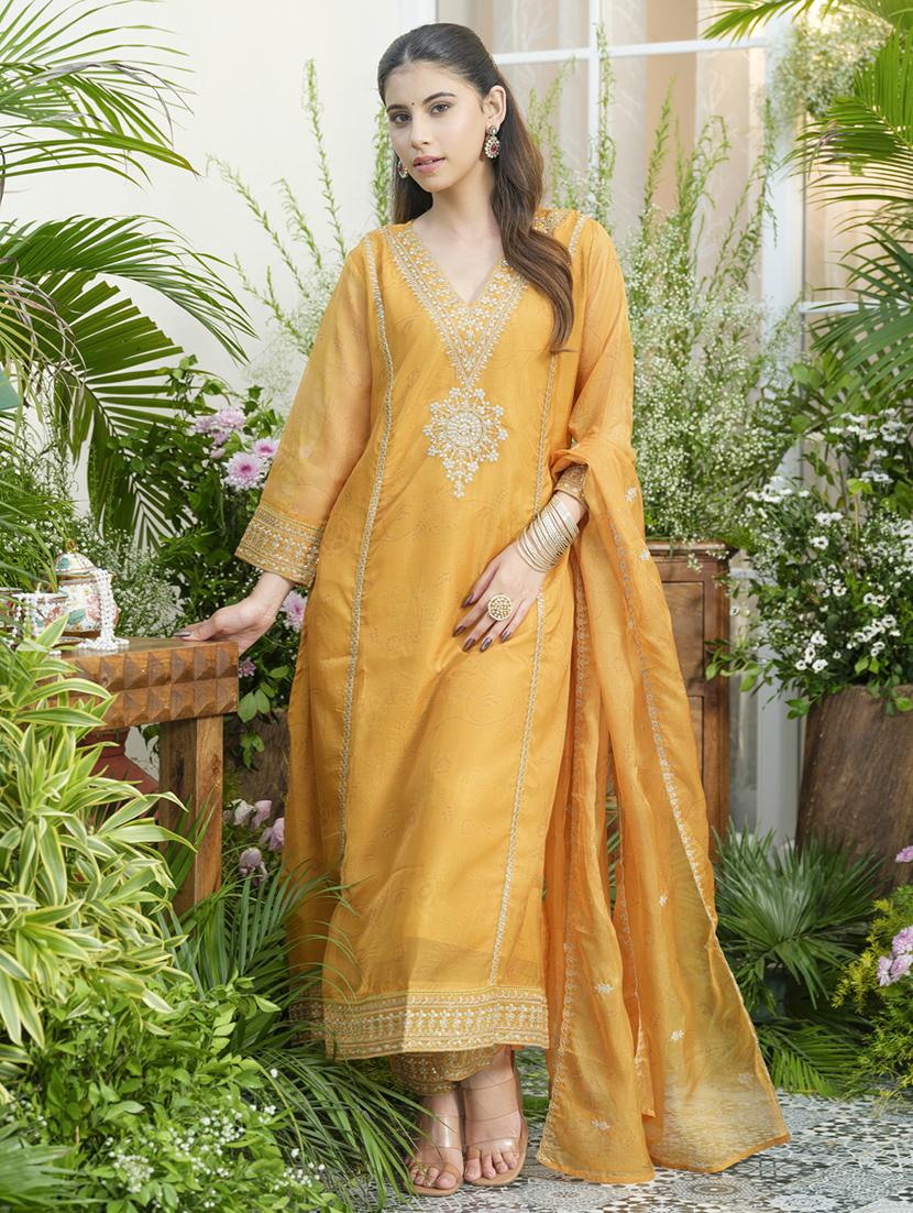 women embroidered kurta and pant with dupatta set - 22039791 - Standard Image - 2