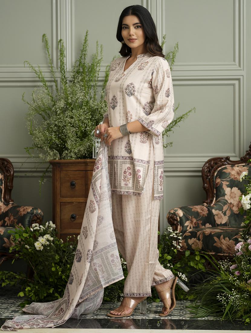 women peinted kurta and pant with dupatta set - 22039794 - Standard Image - 2