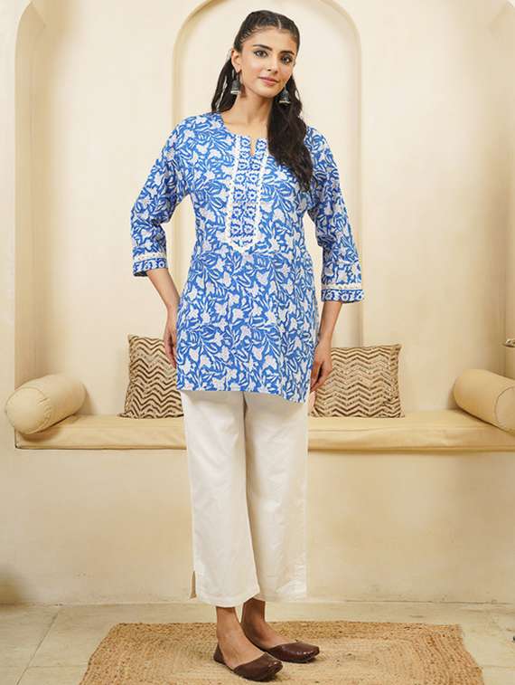 women printed three quarter sleeve straight kurti