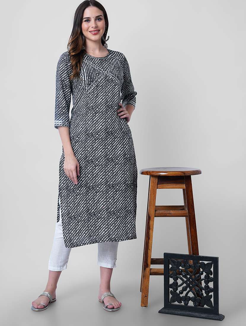 women printed three quarter sleeve straight kurta - 22040913 -  Zoom Image - 0