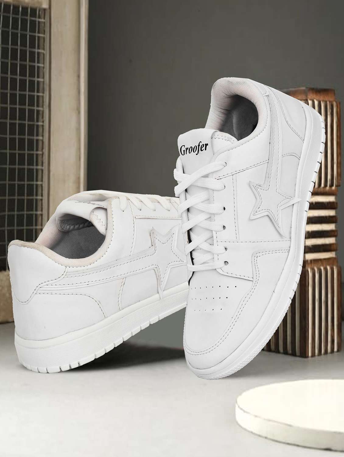 men white lace up sneaker